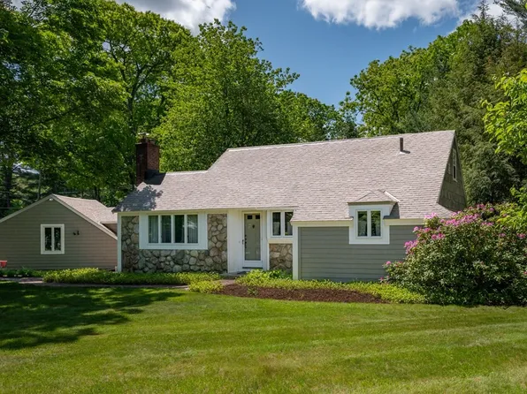 21 Whitcomb Ave, Hingham, MA 02043