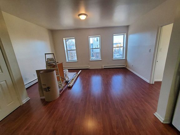 4th image of 518-524 Kennedy Blvd #2E