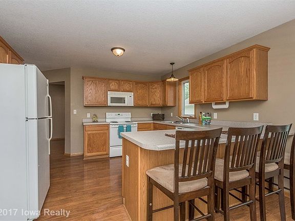 3rd image of 821 Green Breeze Cir