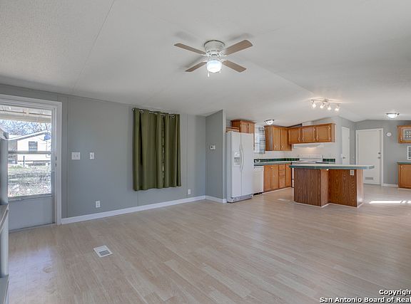 4th image of 150 Shady Oaks Ct