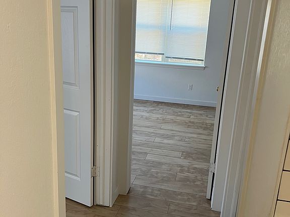 5th image of 1015 E Hurd St #5