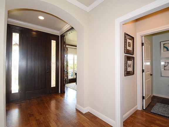 4th image of 1916 Hallbrooke Dr