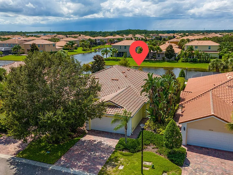 12208 Pescara Ln — Photo 3