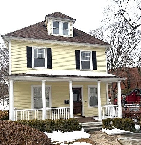 Central Greenwich - 2nd & 3rd Floor Beautifully Maintained Apartment