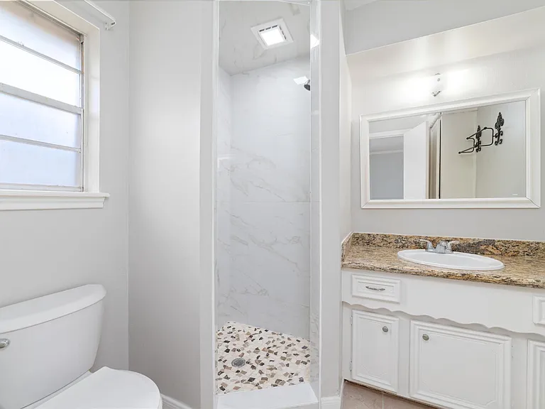 25602 Oakhurst Dr — Photo 16