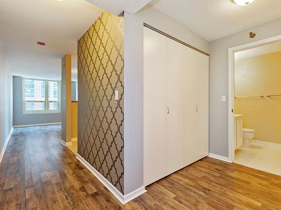 2nd image of 345 N La Salle Dr APT 1009