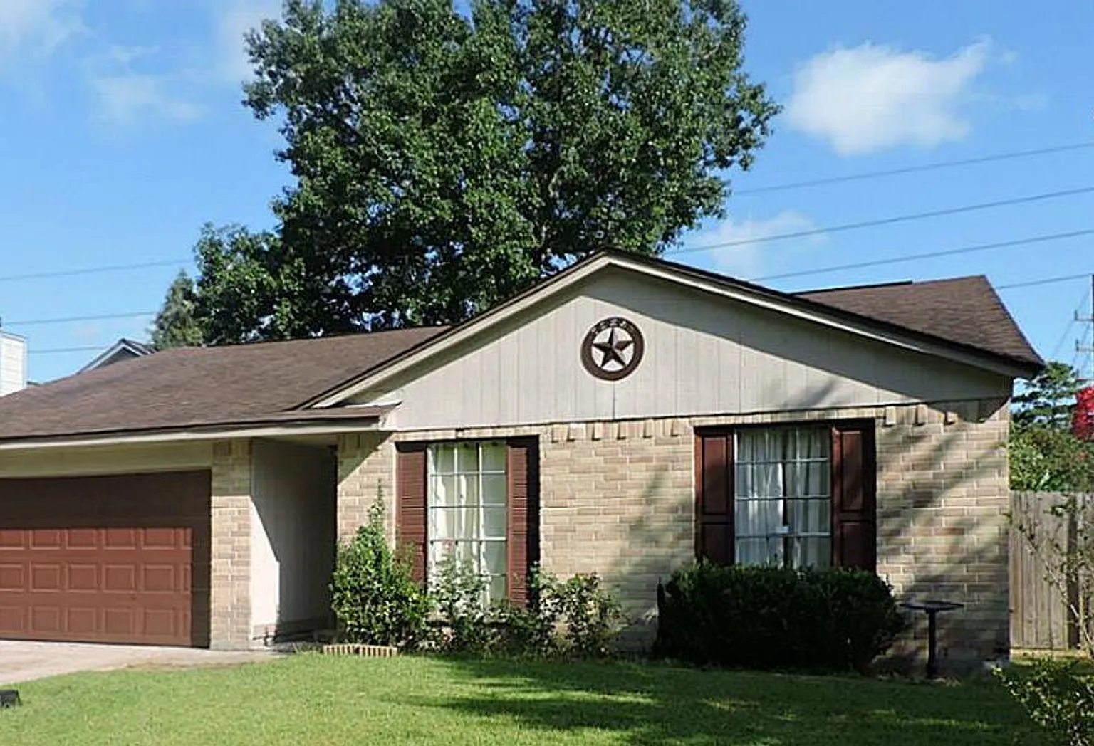 4 Bedroom/2 Bath/1 Story in the established Birnam Wood Subdivision — Photo 1