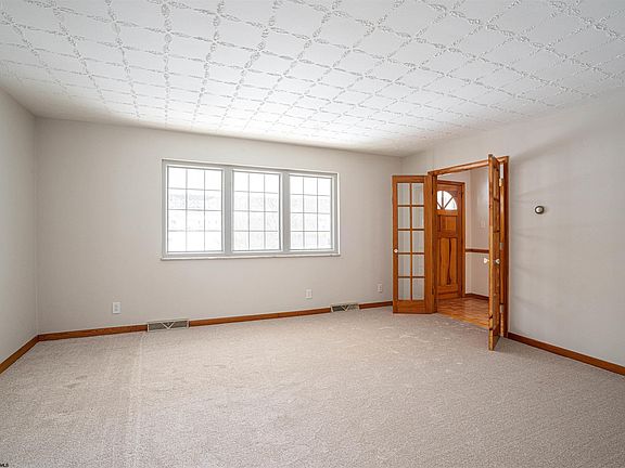 3rd image of 348 Jackson Ave