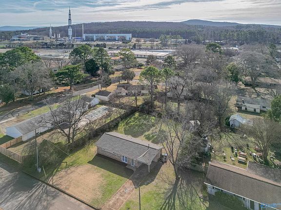 4th image of 6303 Sheri Dr NW