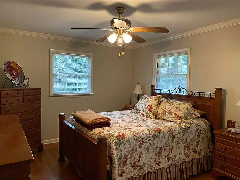 3155 Lakeshore Dr — Photo 9