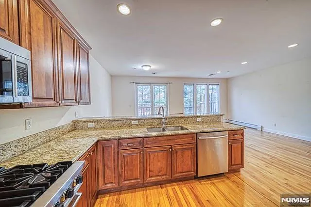 27 Harrington Ct #27 — Photo 7