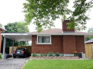 1148 Woodroffe Ave #B, Ottawa, ON K2C 2T1