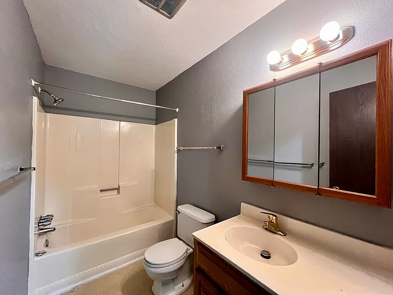 5534 Heatherdowns Blvd — Photo 8