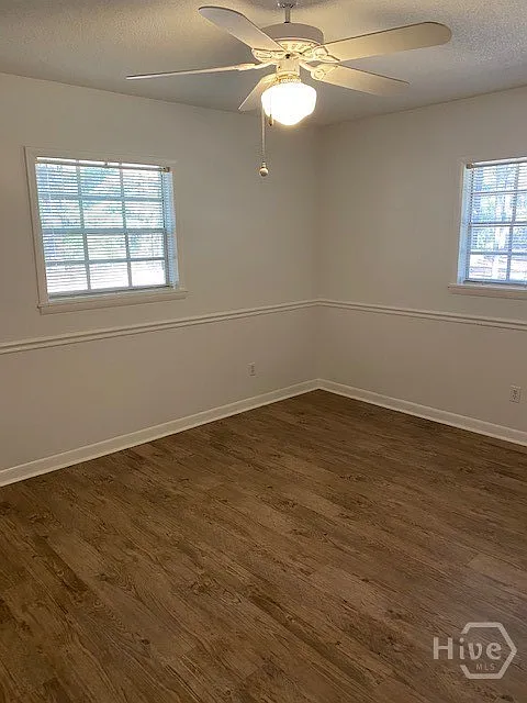 2 bed, 1.0 bath, 1350 sqft, $1,400 — Photo 4