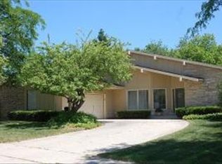 2743 Minot Ln, Waukesha, WI 53188