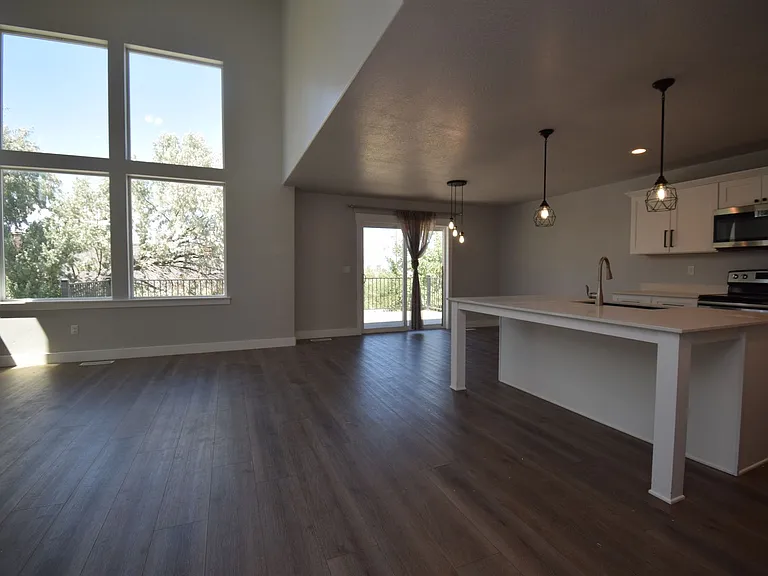 904 W Ellsworth St — Photo 17