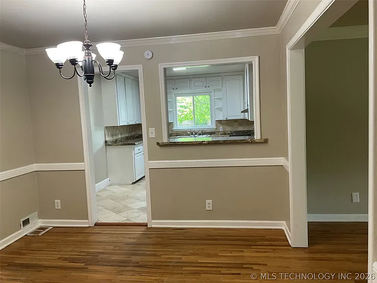 1644 S Knoxville Ave — Photo 9