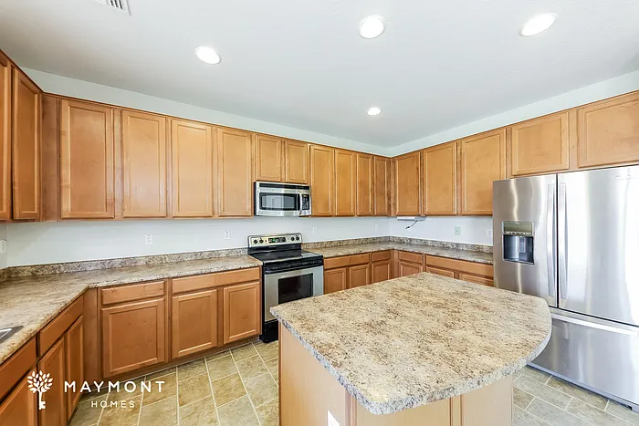 4 bed, 3.0 bath, 2449 sqft, $2,295 — Photo 3