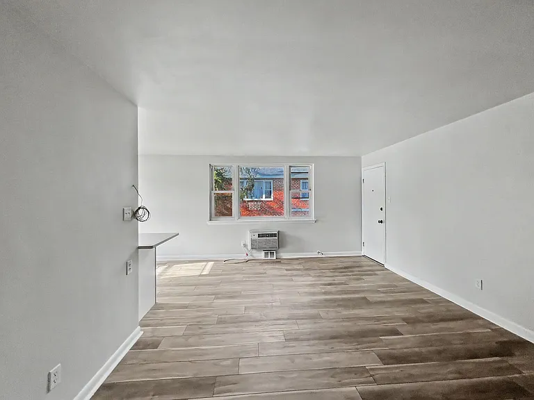 8 Midland Rd — Photo 11