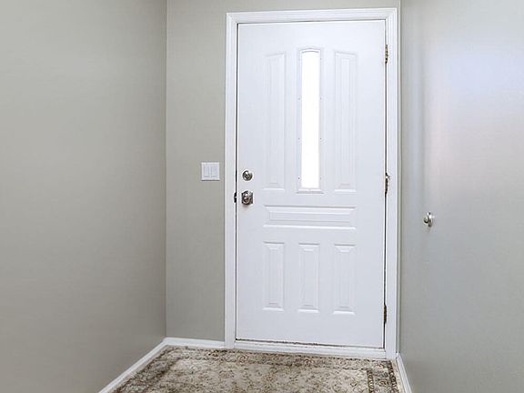 2nd image of 18 Harbour Ct