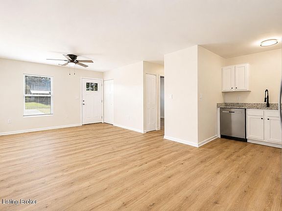 3rd image of 122 N Brookwood Dr