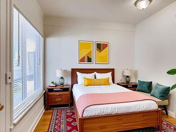 3rd image of 841 20th St APT 2
