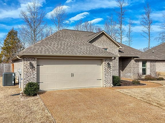 5th image of 27 Bear Trace Dr