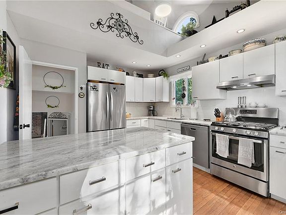 5th image of 3784 Briarhill St