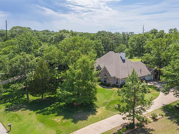 2nd image of 2810 Brook Ln
