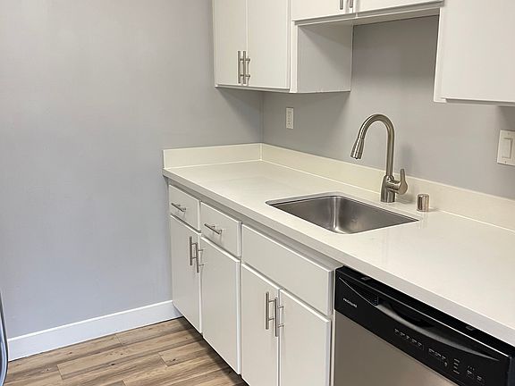 5th image of 910 Clinton St #201