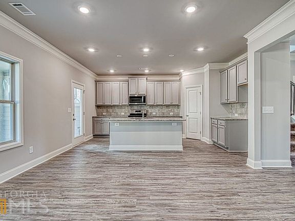2nd image of 4490 Silver Oak Dr