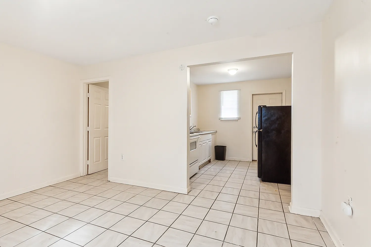Studio, 450 sqft, $900 — Photo 3
