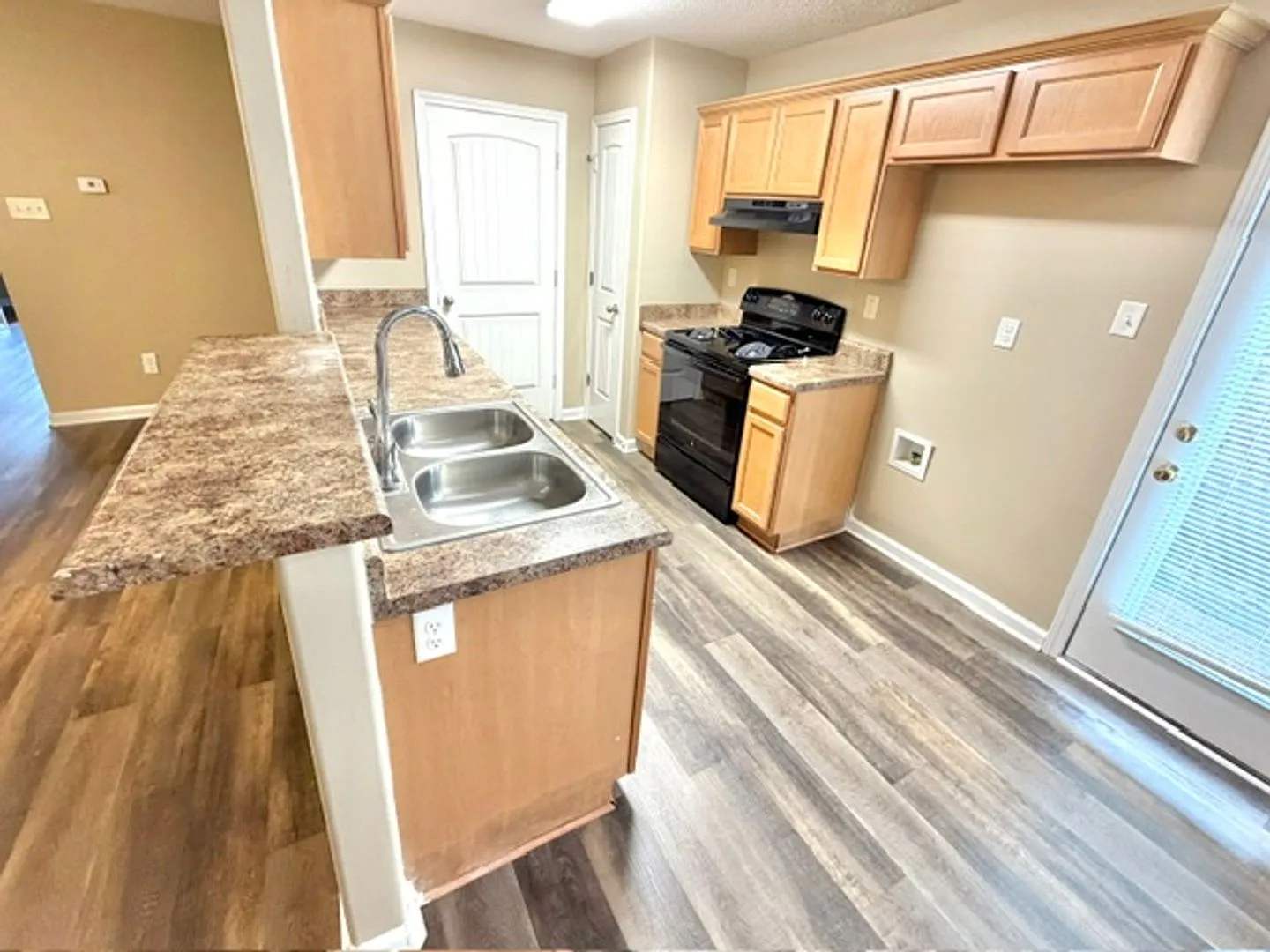 RushmeadeCrN7906 — Photo 3