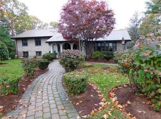 3 Thoreau Cir, Winchester, MA 01890