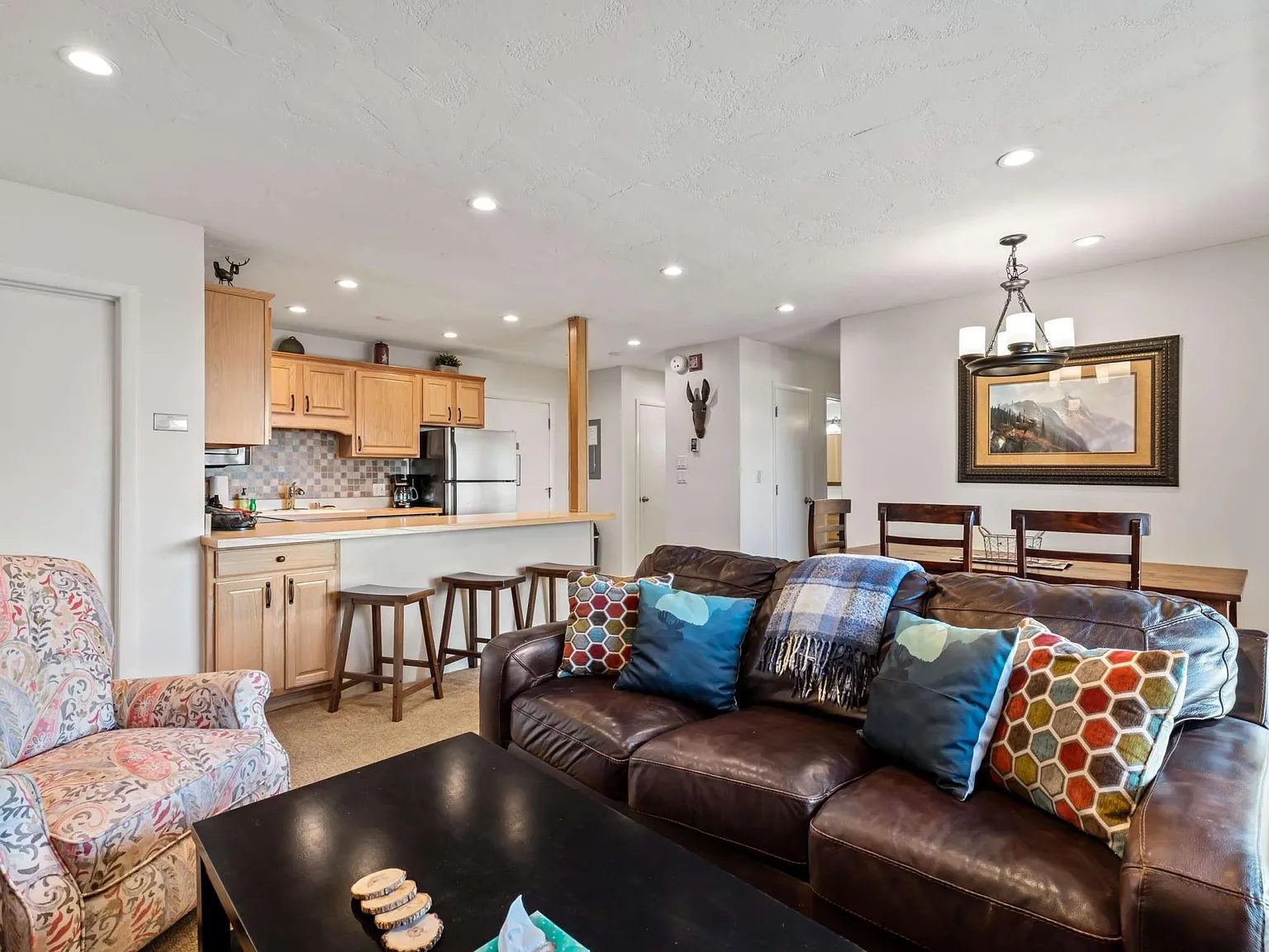 2 bed, 842 sqft, $3,100 — Photo 2