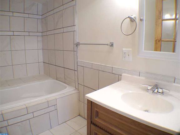 4th image of 1131 E Passyunk Ave