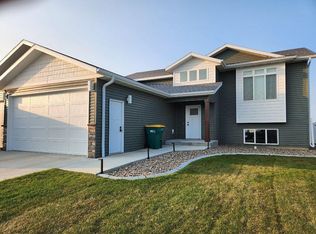 3826 Amari Loop NW, Mandan, ND 58554