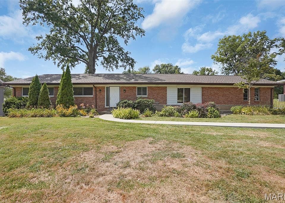 1st image of 40 Country Fair Ln