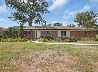 40 Country Fair Ln, Saint Louis, MO 63141