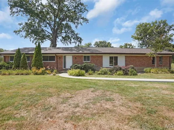 40 Country Fair Ln, Saint Louis, MO 63141