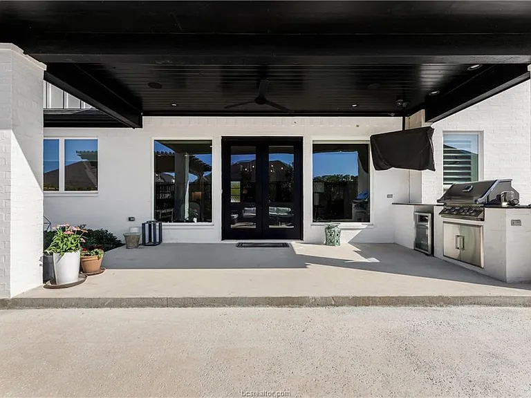 2033 Pebble Bend Dr — Photo 15