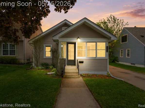 142 Massoit St, Clawson, MI 48017