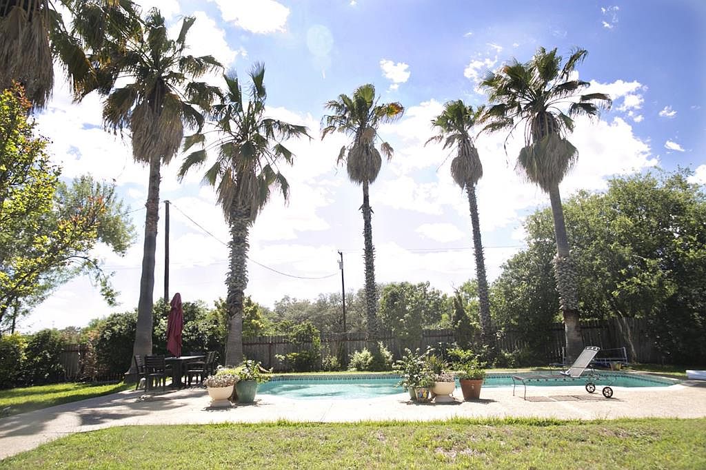 400 W Benson Rd, Uvalde, TX 78801 Zillow