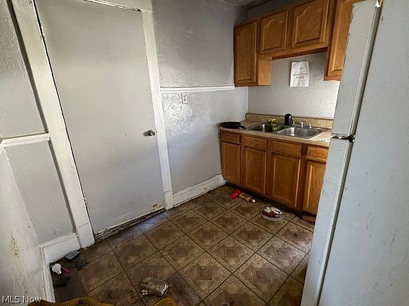 4th image of 4300 E 114th St
