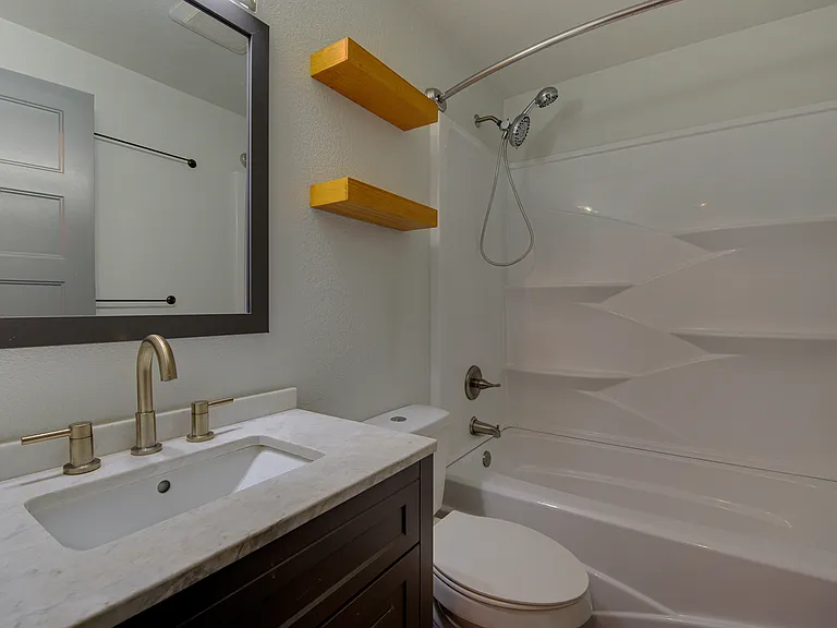 2034 S Division Ave — Photo 30