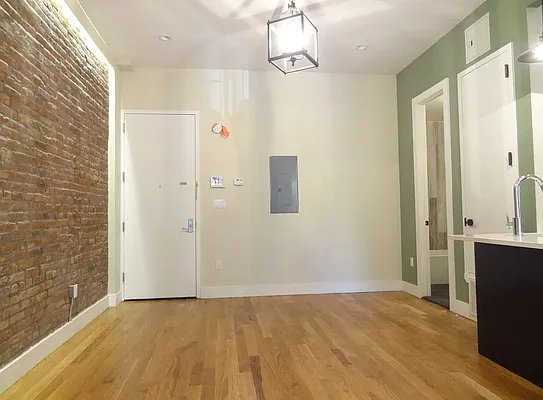 Rented by Aron Fried, LREB | media 3