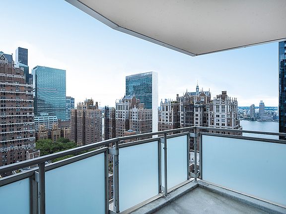 3rd image of 300 E 40th St APT 26C