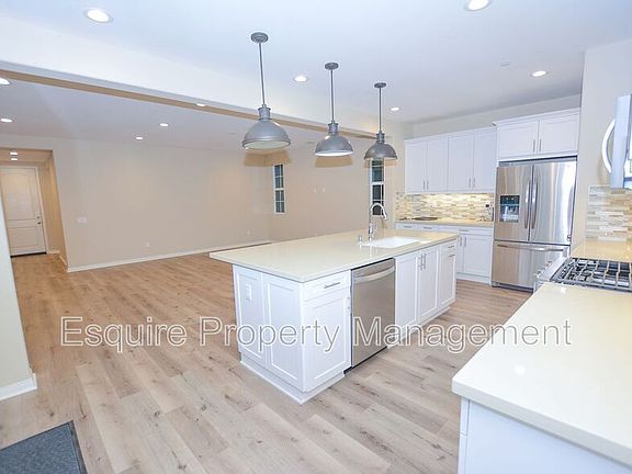 3rd image of 2725 Navajo St