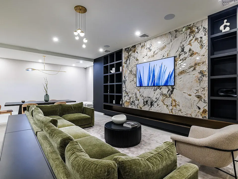 240 Willoughby St #3R