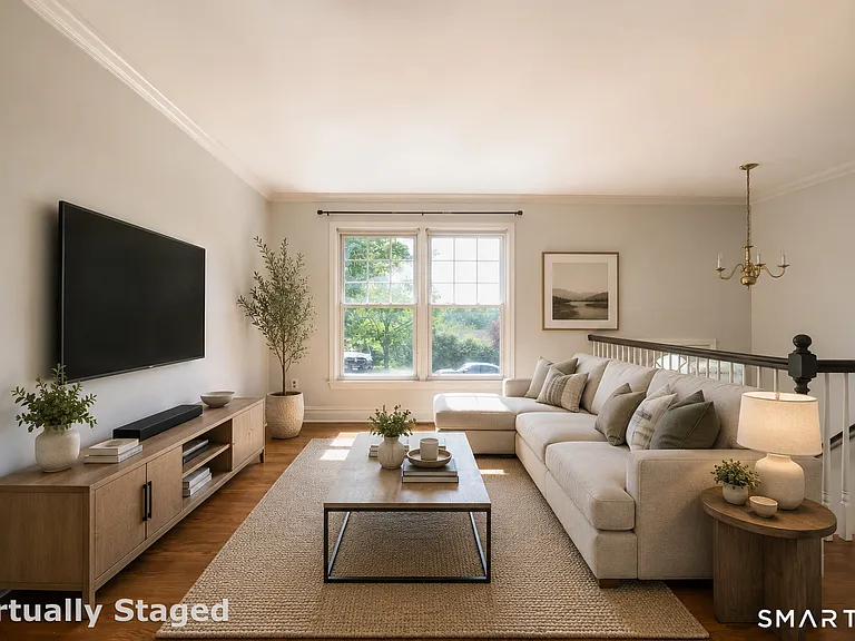49 Tudor Ln — Photo 2